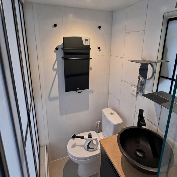 Le Flotty utilisé pour désinfecter une salle de bain